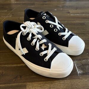 Veja Wata II Low Canvas Sneaker Logo Black Lace Up Classic Minimalist Men’s